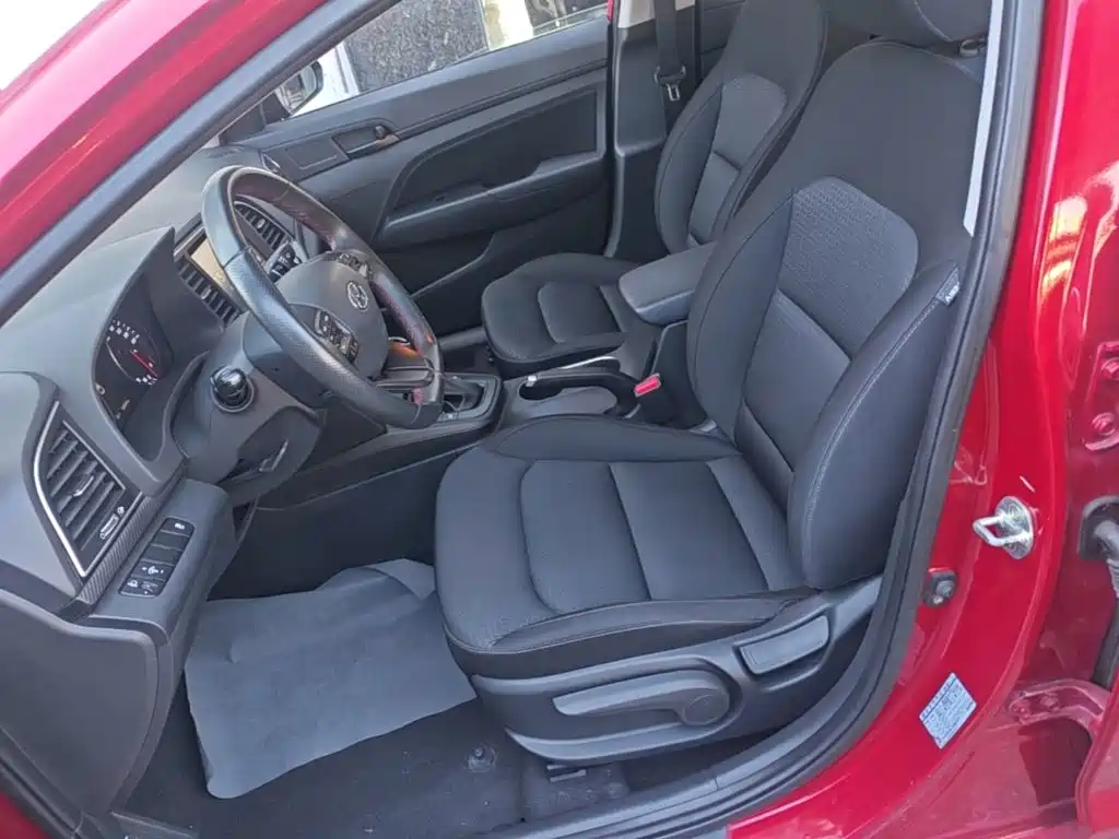 Hyundai Elantra — фото 15