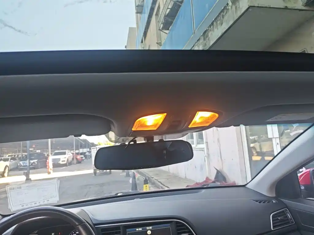 Hyundai Elantra — фото 18
