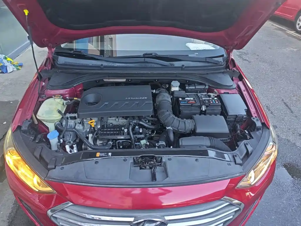 Hyundai Elantra — фото 20