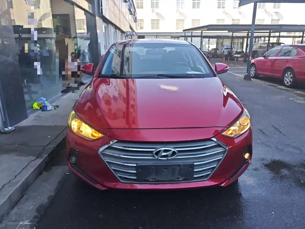 Hyundai Elantra — фото 3