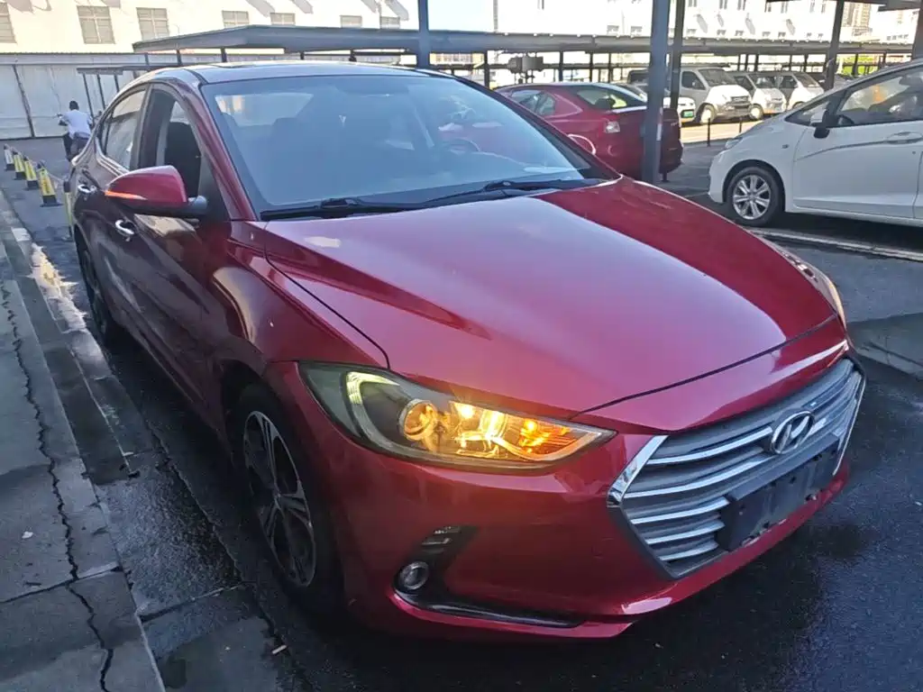 Hyundai Elantra — фото 4