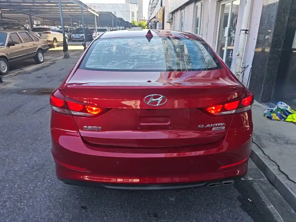 Hyundai Elantra — фото 6