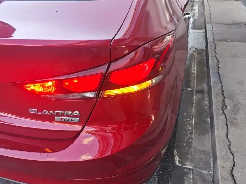 Hyundai Elantra — фото 8