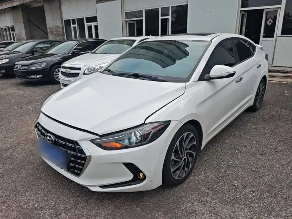 Hyundai Elantra — фото 2