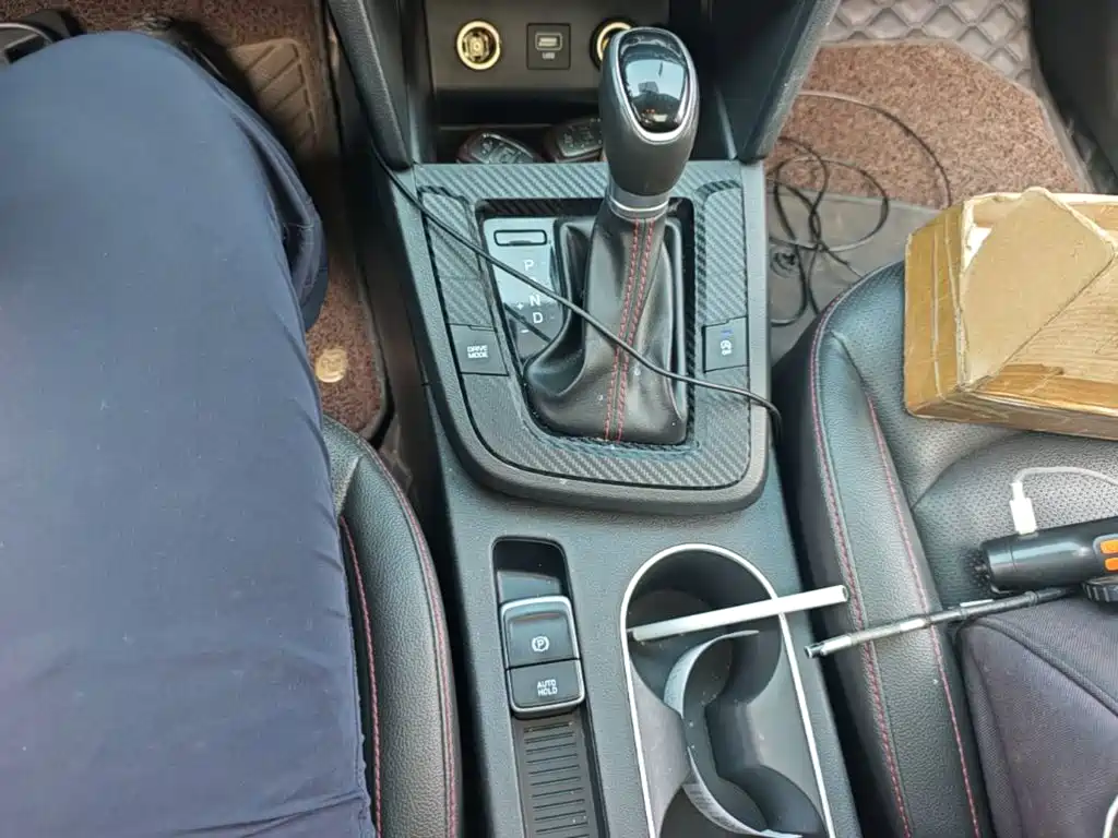 Hyundai Elantra — фото 14