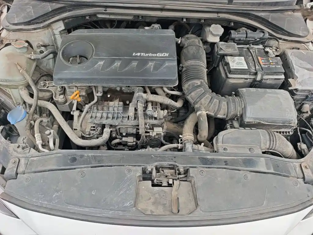 Hyundai Elantra — фото 20