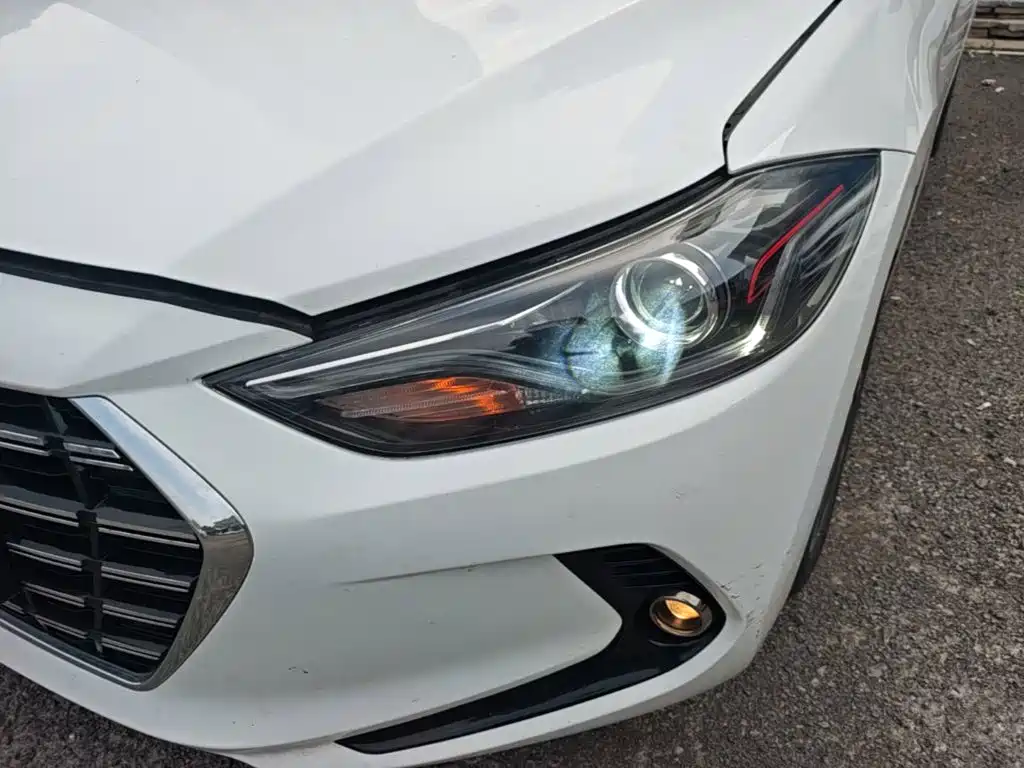 Hyundai Elantra — фото 24