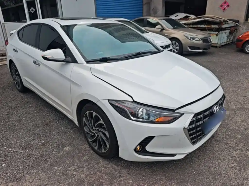 Hyundai Elantra — фото 4