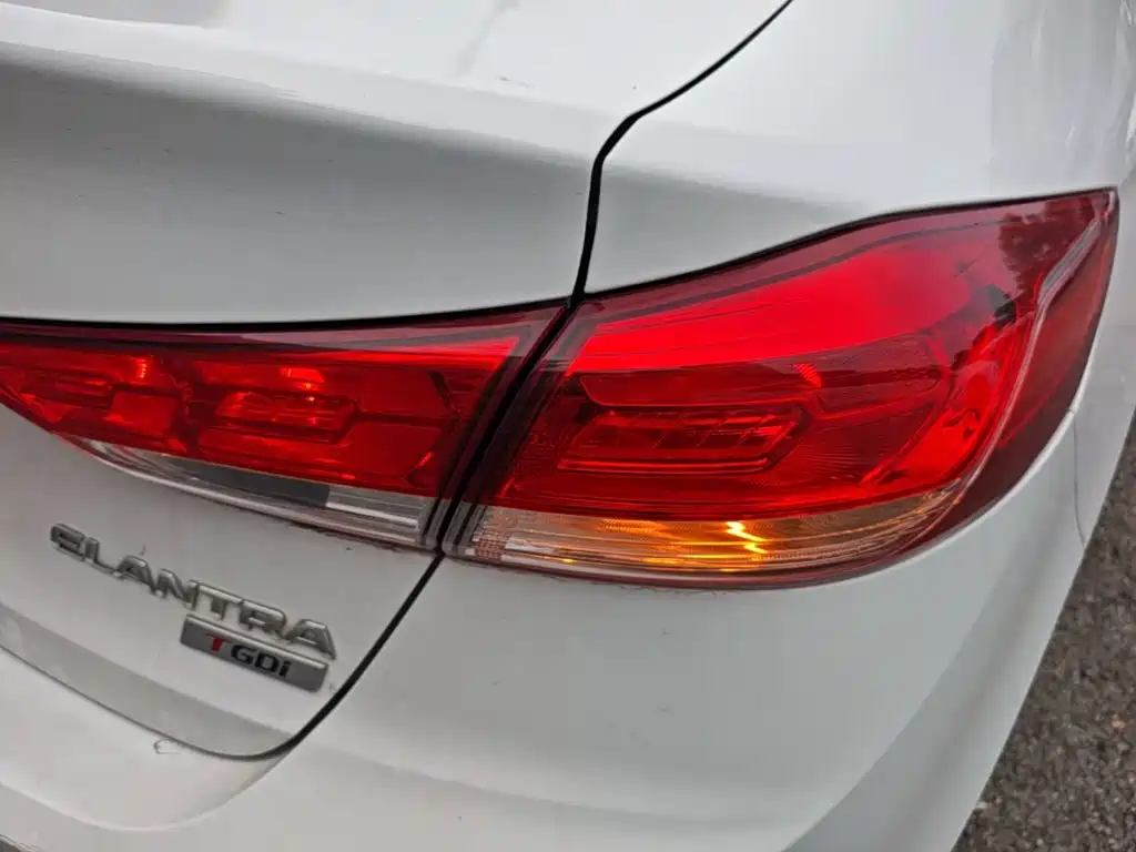 Hyundai Elantra — фото 8