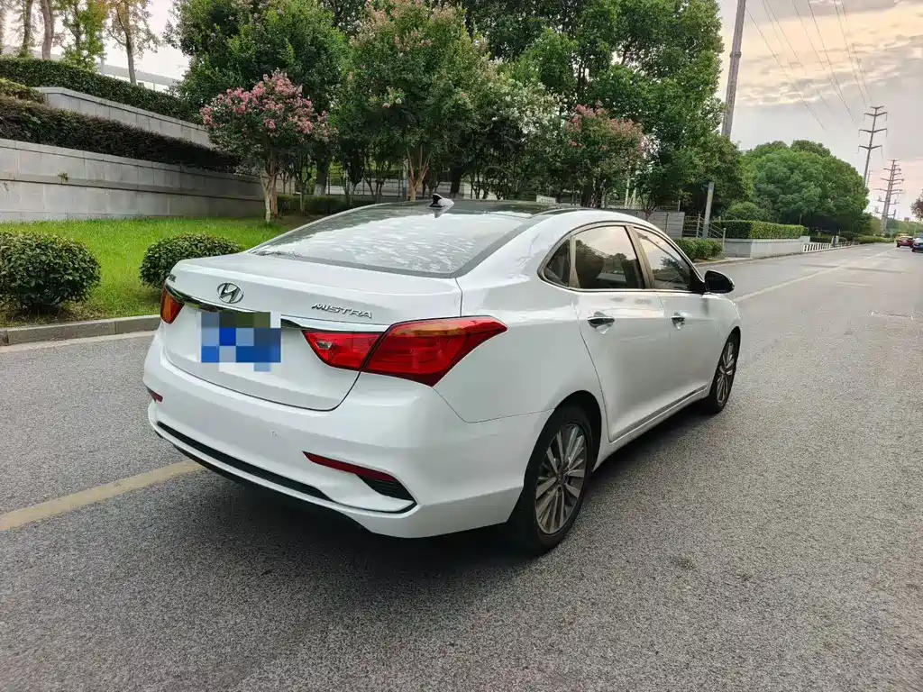 Hyundai Mistra — фото 4