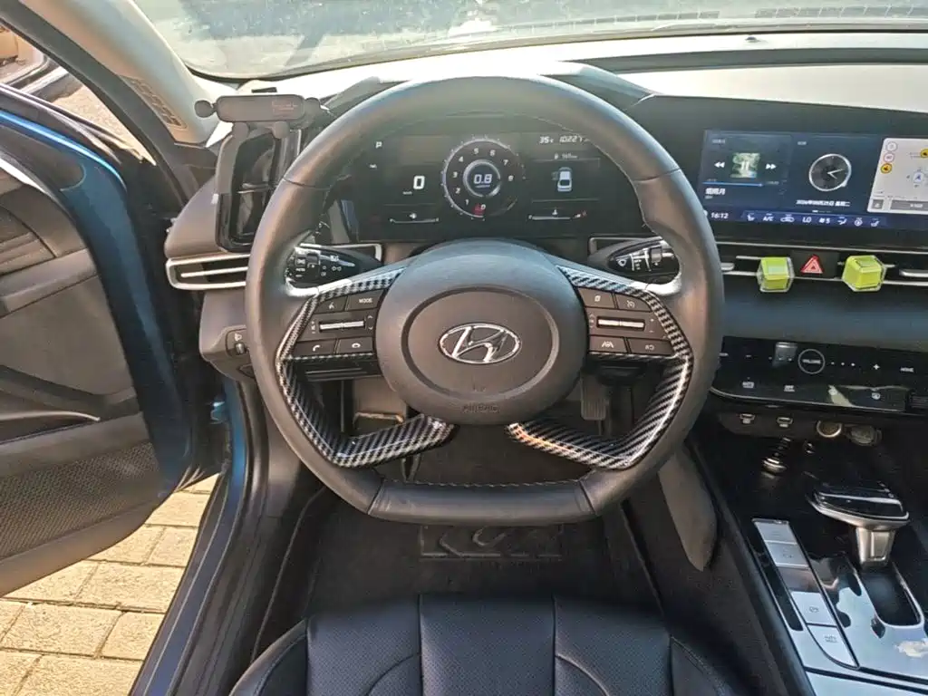 Hyundai Elantra — фото 11