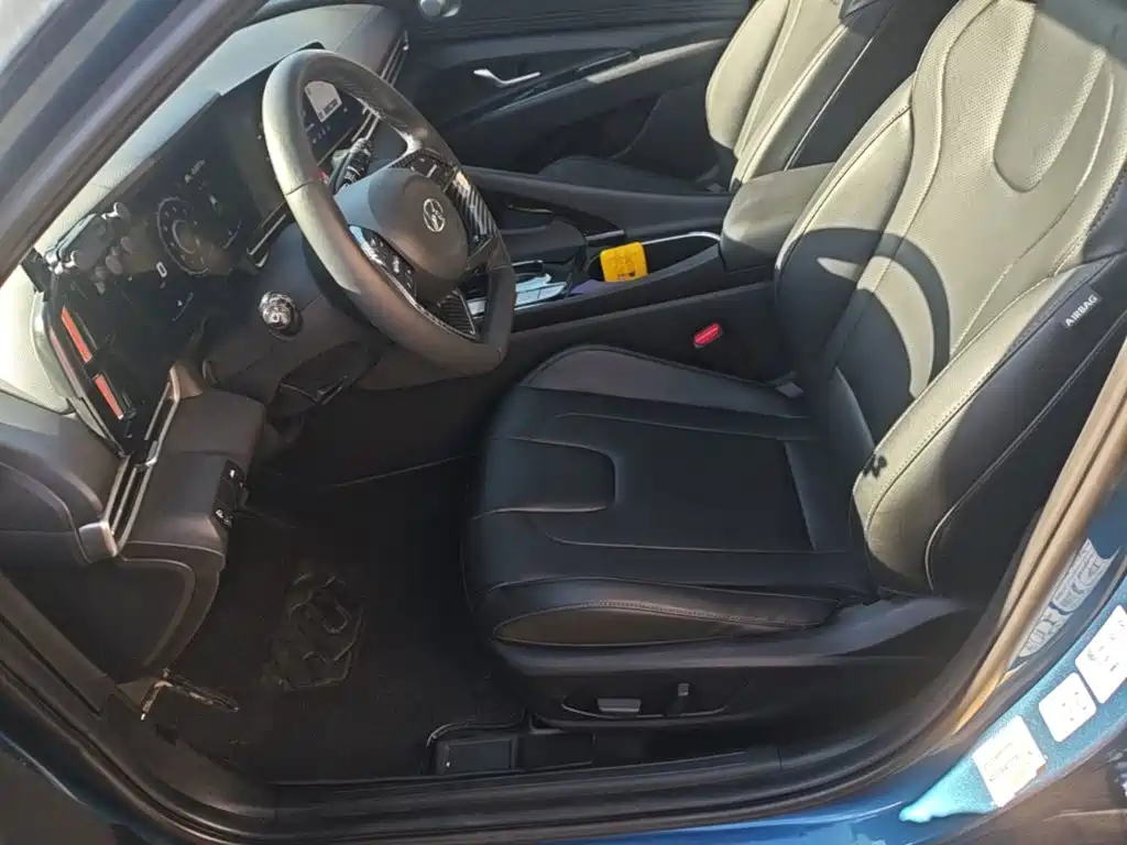 Hyundai Elantra — фото 15