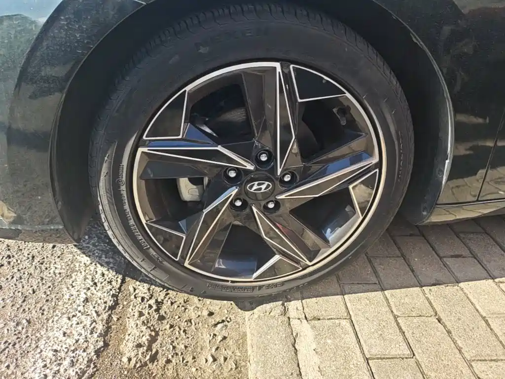 Hyundai Elantra — фото 23