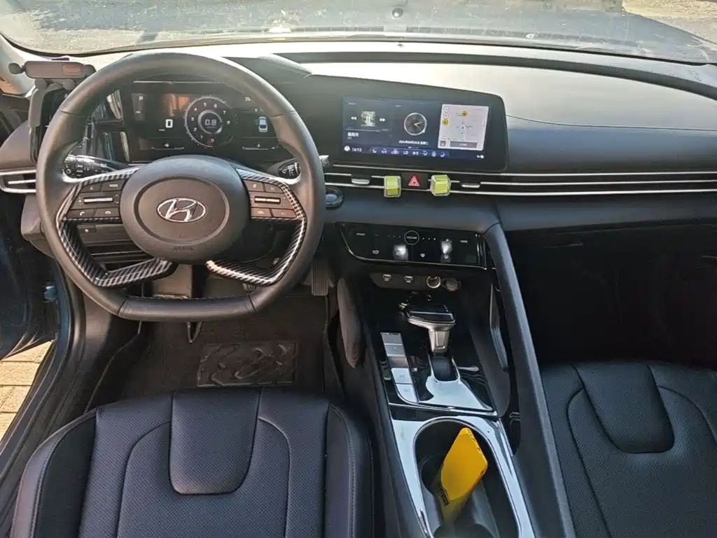 Hyundai Elantra — фото 10