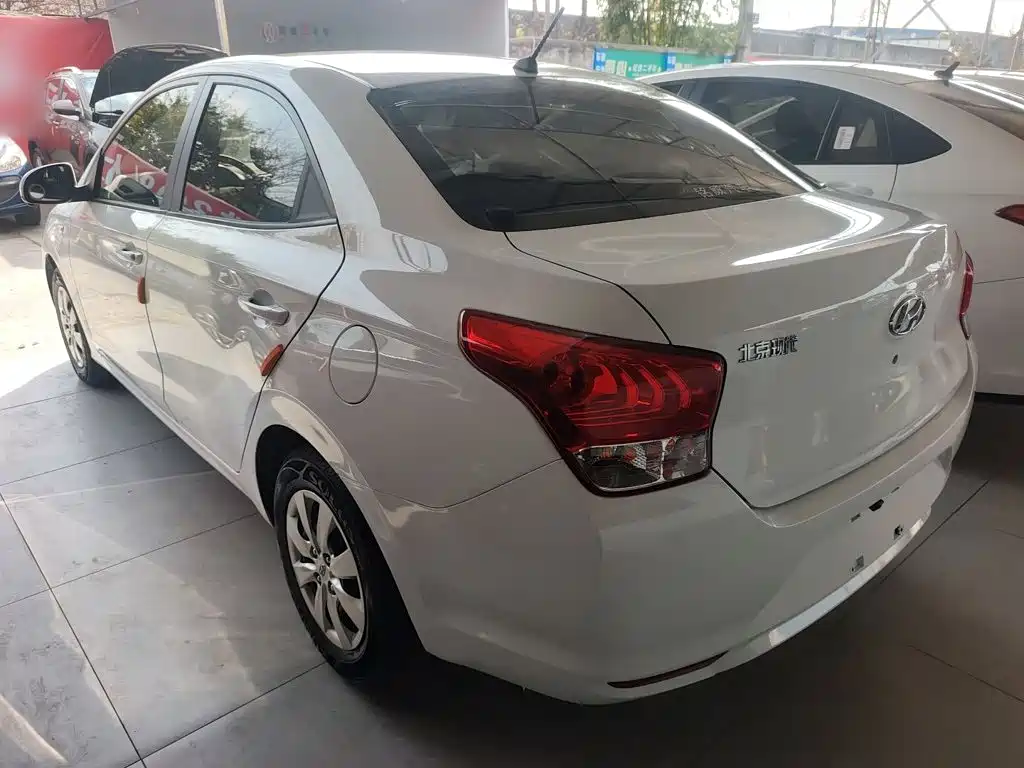 Hyundai Verna — фото 23