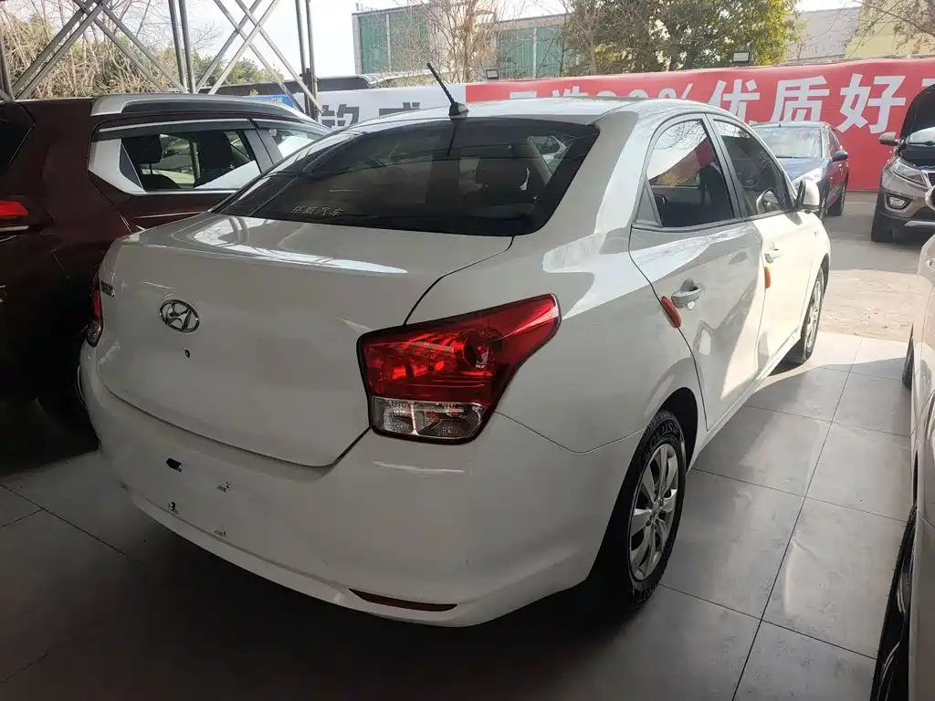 Hyundai Verna — фото 5