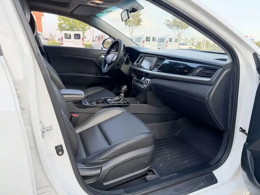 Hyundai Mistra — фото 11