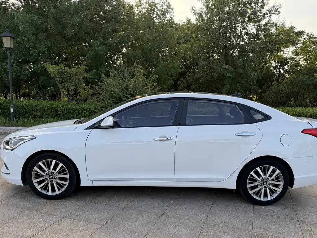 Hyundai Mistra — фото 4