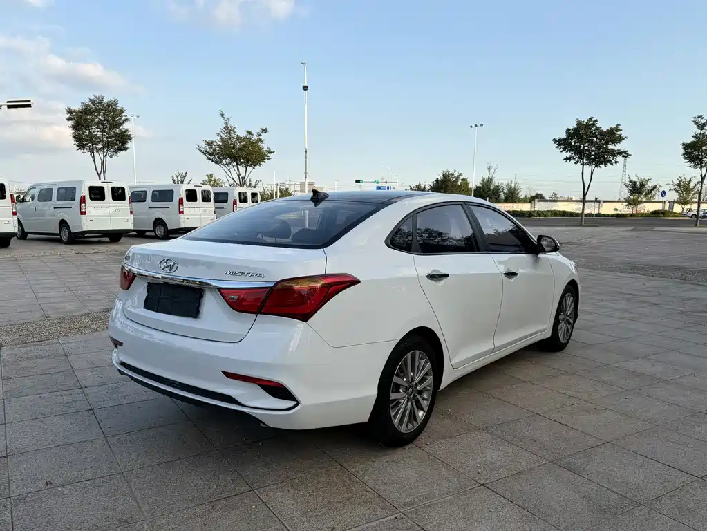 Hyundai Mistra — фото 7