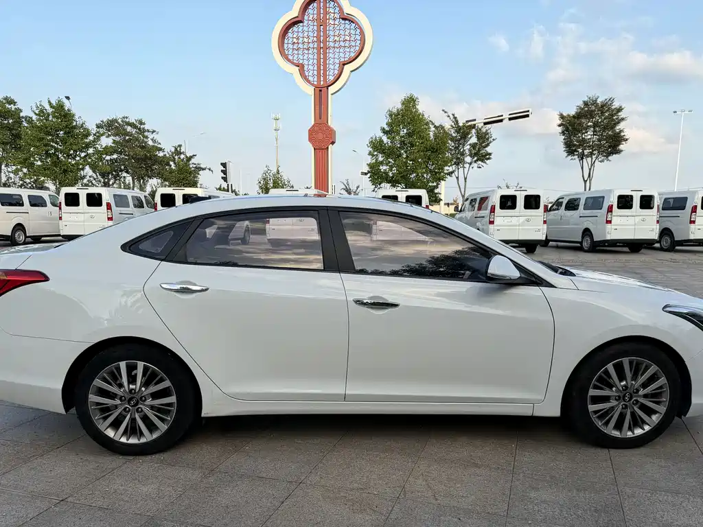 Hyundai Mistra — фото 8
