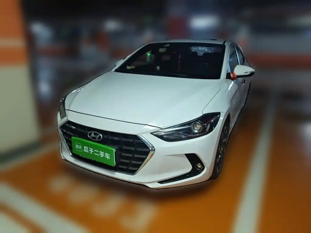 Hyundai Elantra — фото 2