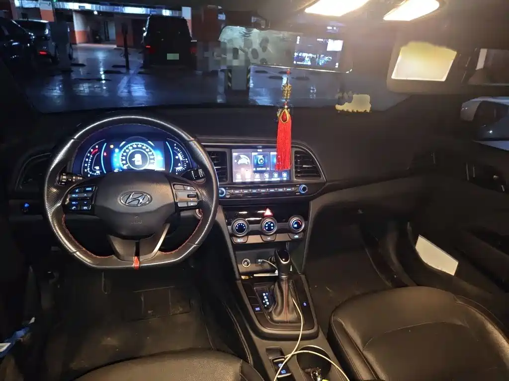 Hyundai Elantra — фото 13