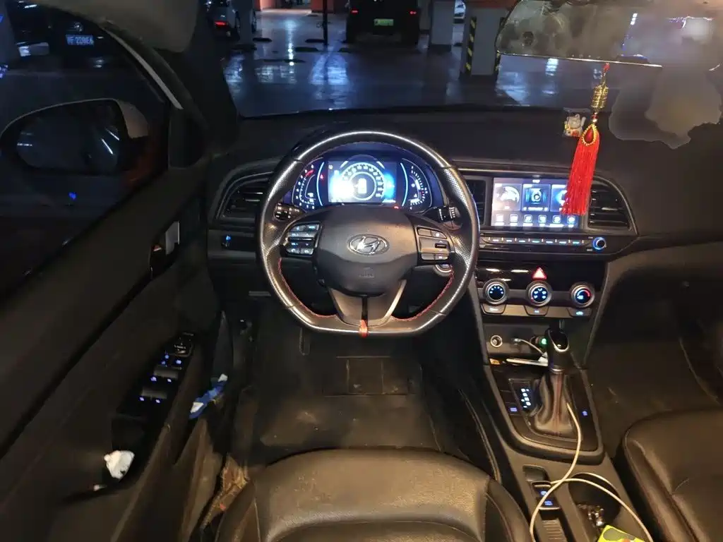 Hyundai Elantra — фото 3