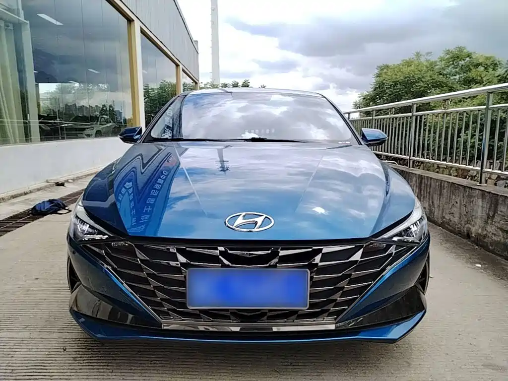 Hyundai Elantra — фото 3