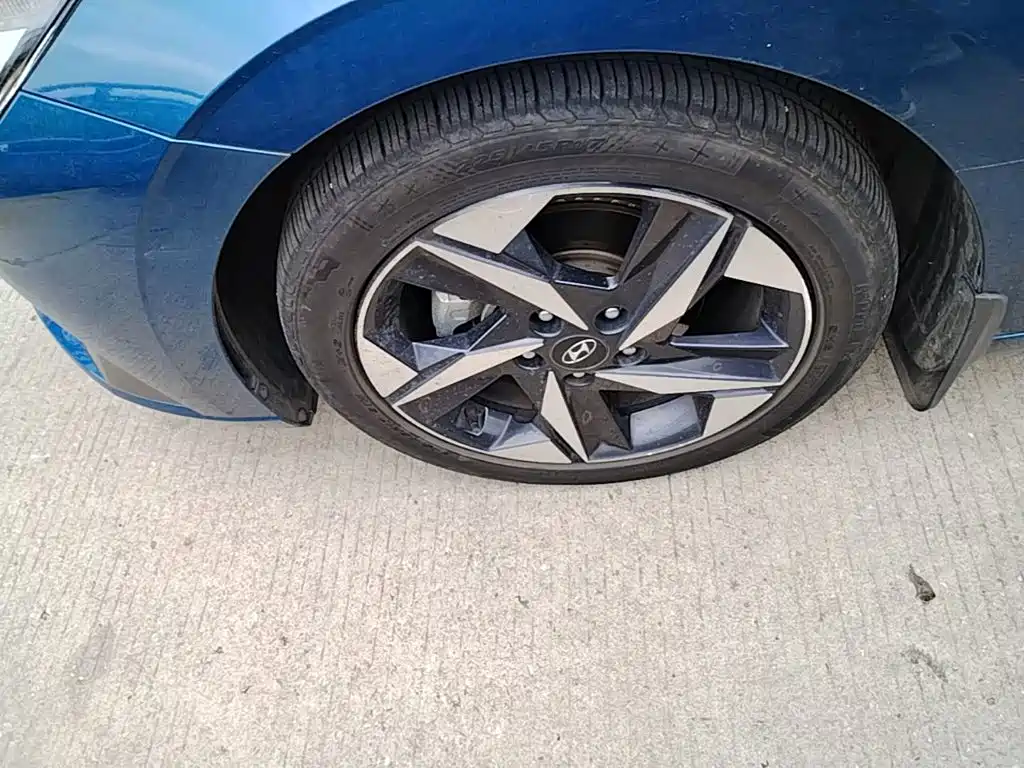 Hyundai Elantra — фото 23