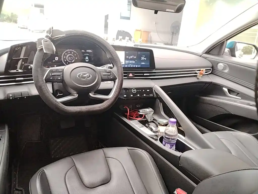 Hyundai Elantra — фото 10