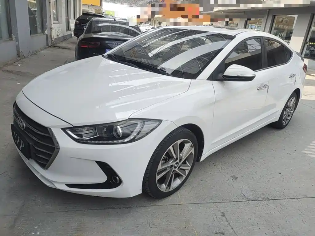 Hyundai Elantra — фото 2