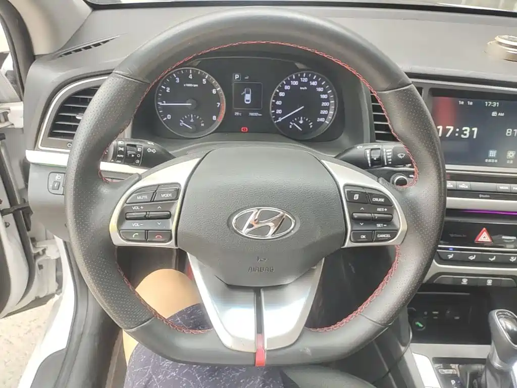Hyundai Elantra — фото 11