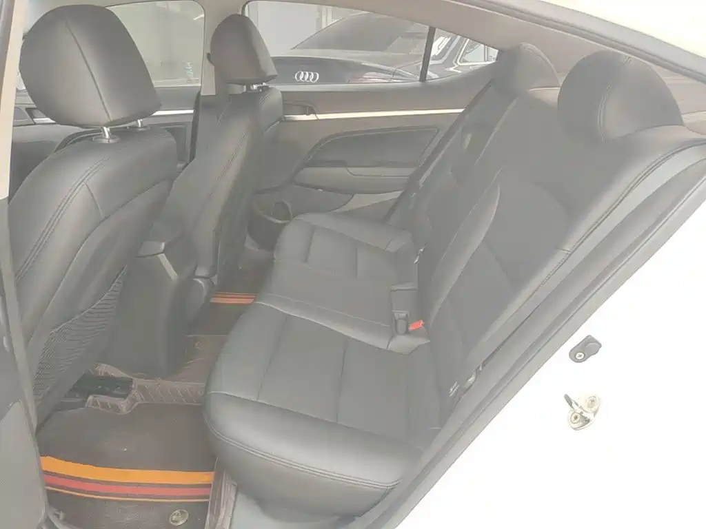 Hyundai Elantra — фото 17