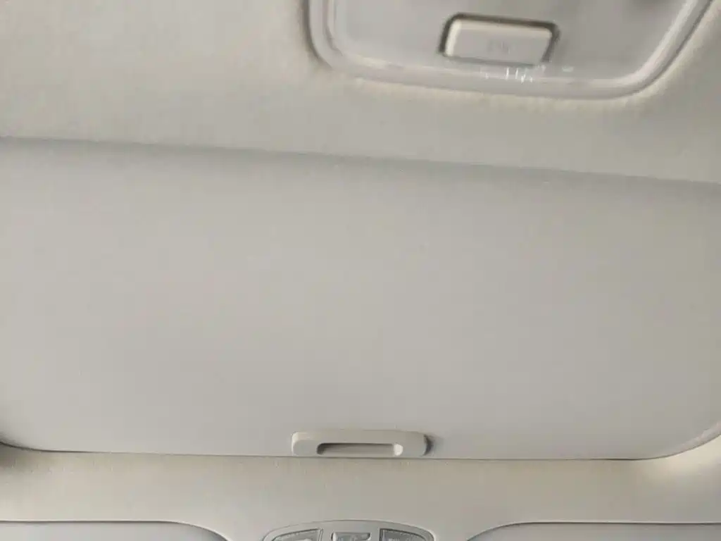 Hyundai Elantra — фото 18