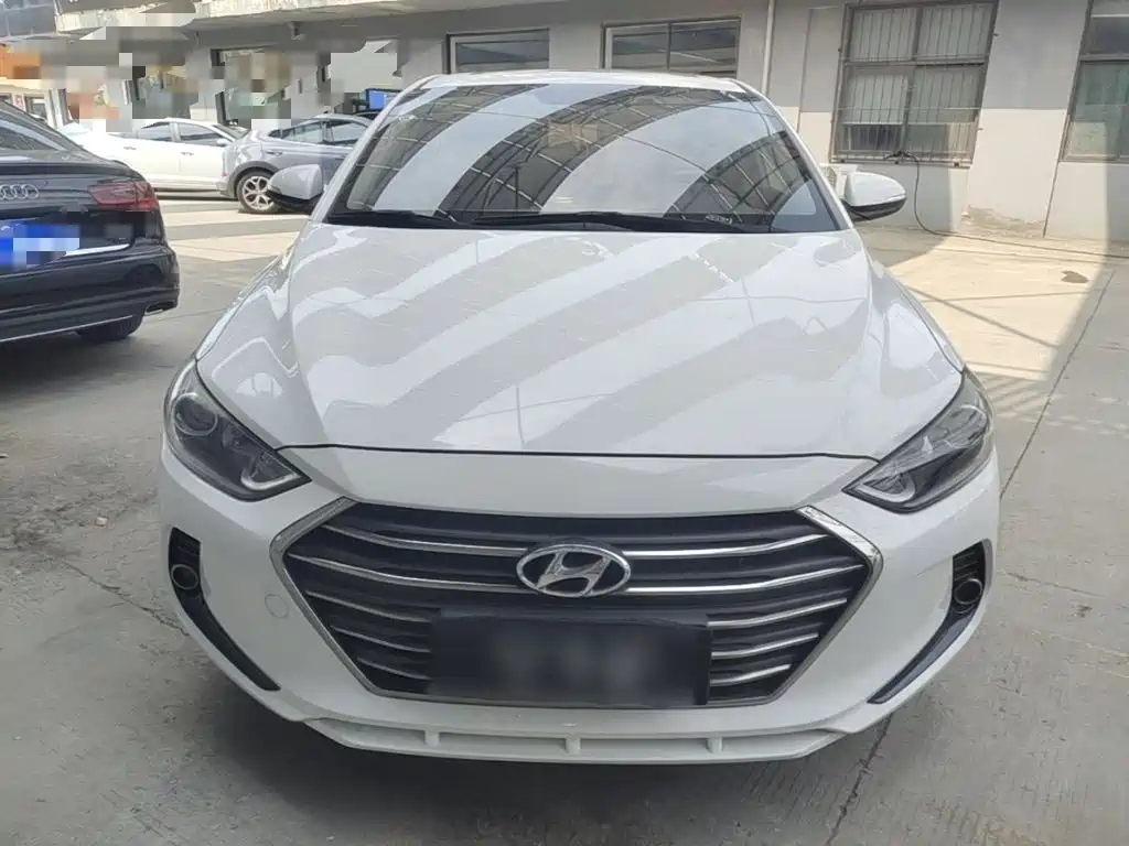 Hyundai Elantra — фото 3