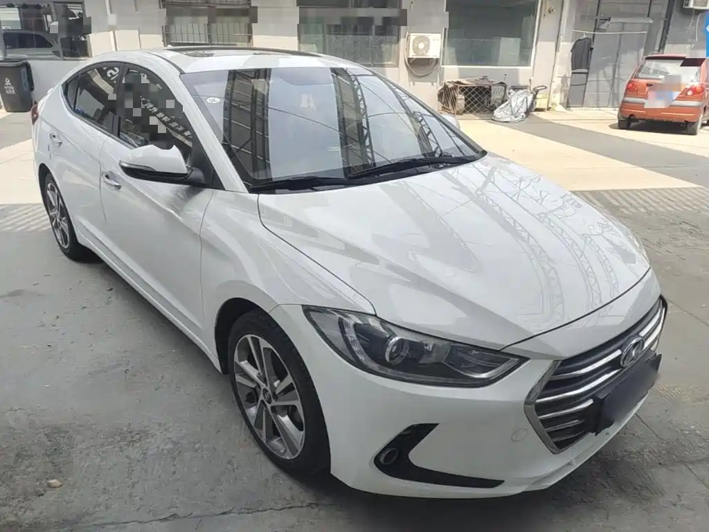Hyundai Elantra — фото 4