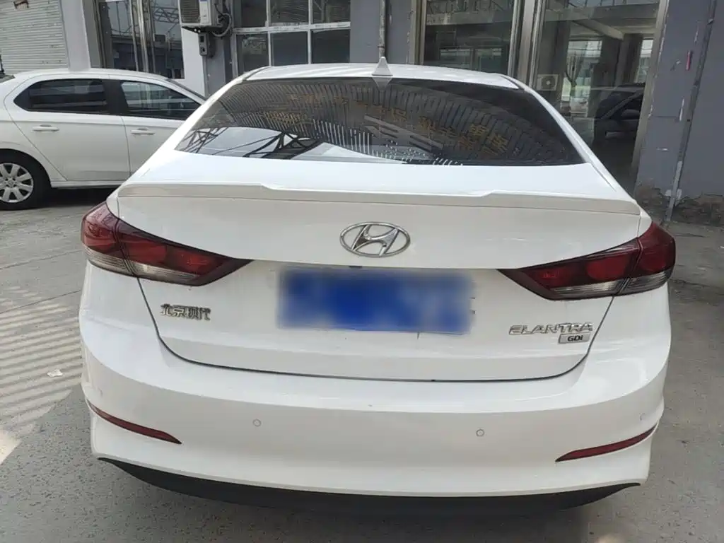 Hyundai Elantra — фото 6