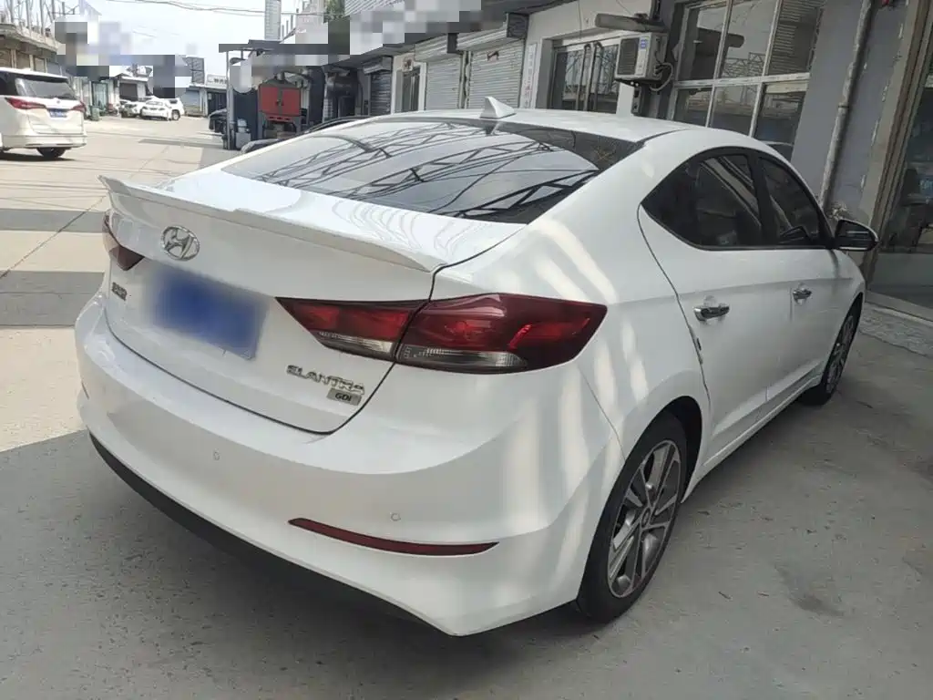 Hyundai Elantra — фото 7
