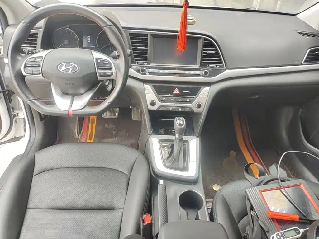 Hyundai Elantra — фото 10