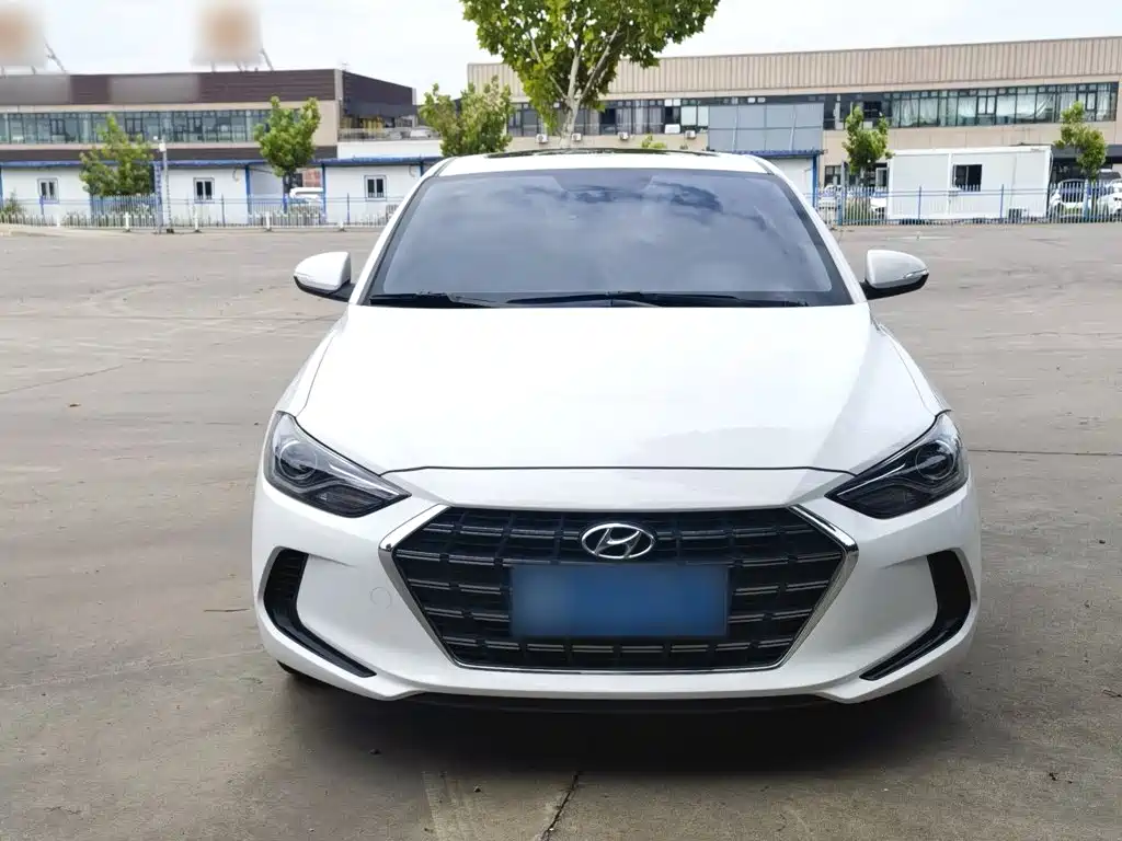 Hyundai Elantra — фото 3