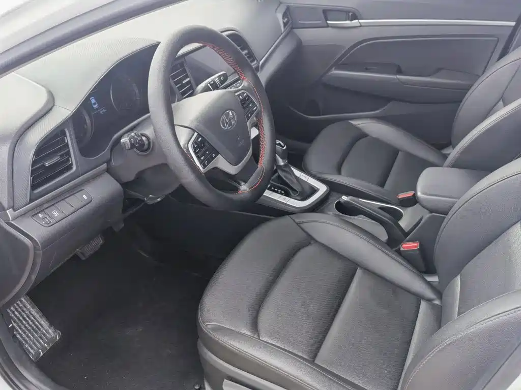 Hyundai Elantra — фото 9