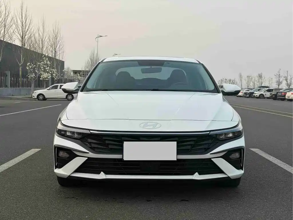 Hyundai Elantra — фото 2