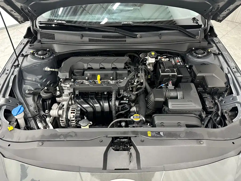 Hyundai Elantra — фото 18