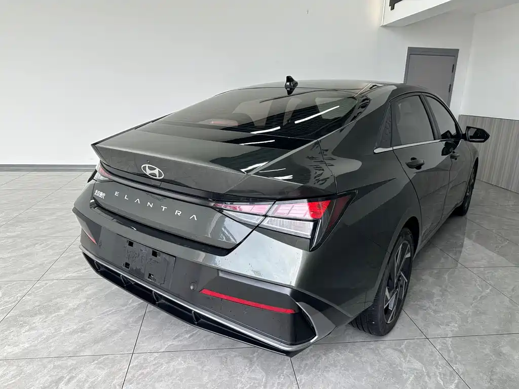 Hyundai Elantra — фото 4