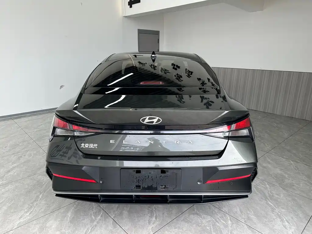 Hyundai Elantra — фото 5