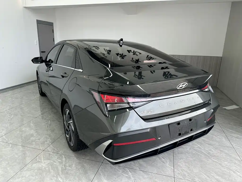 Hyundai Elantra — фото 6