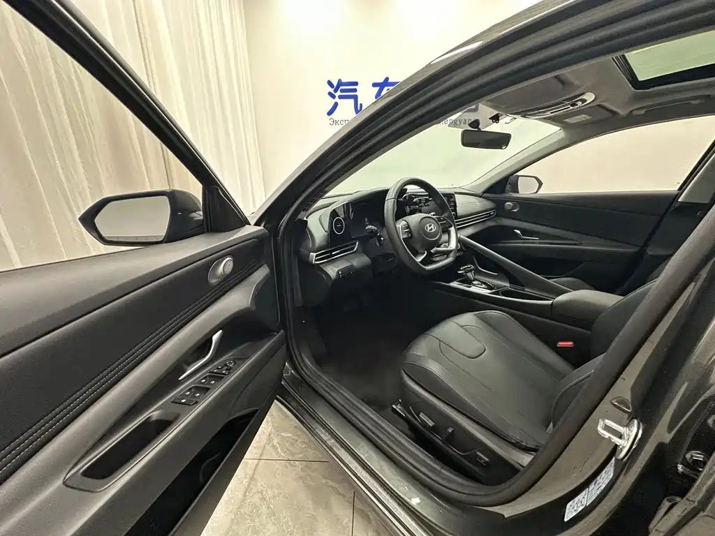 Hyundai Elantra — фото 7
