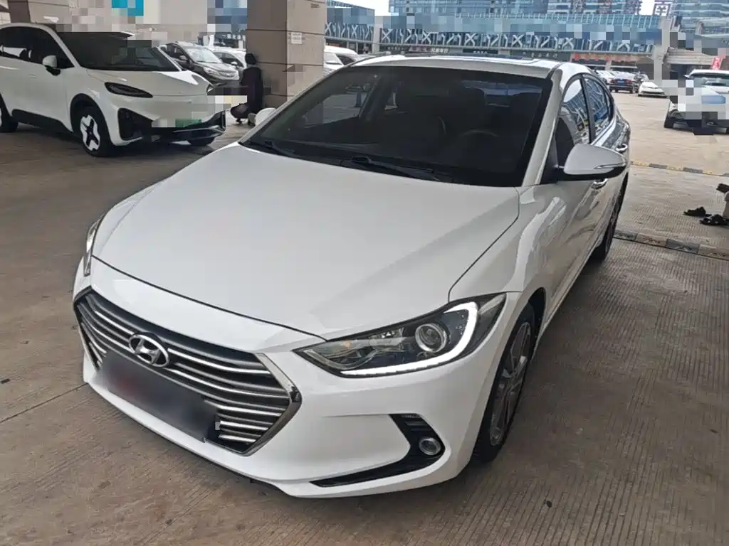 Hyundai Elantra — фото 2