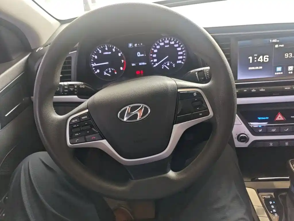 Hyundai Elantra — фото 11