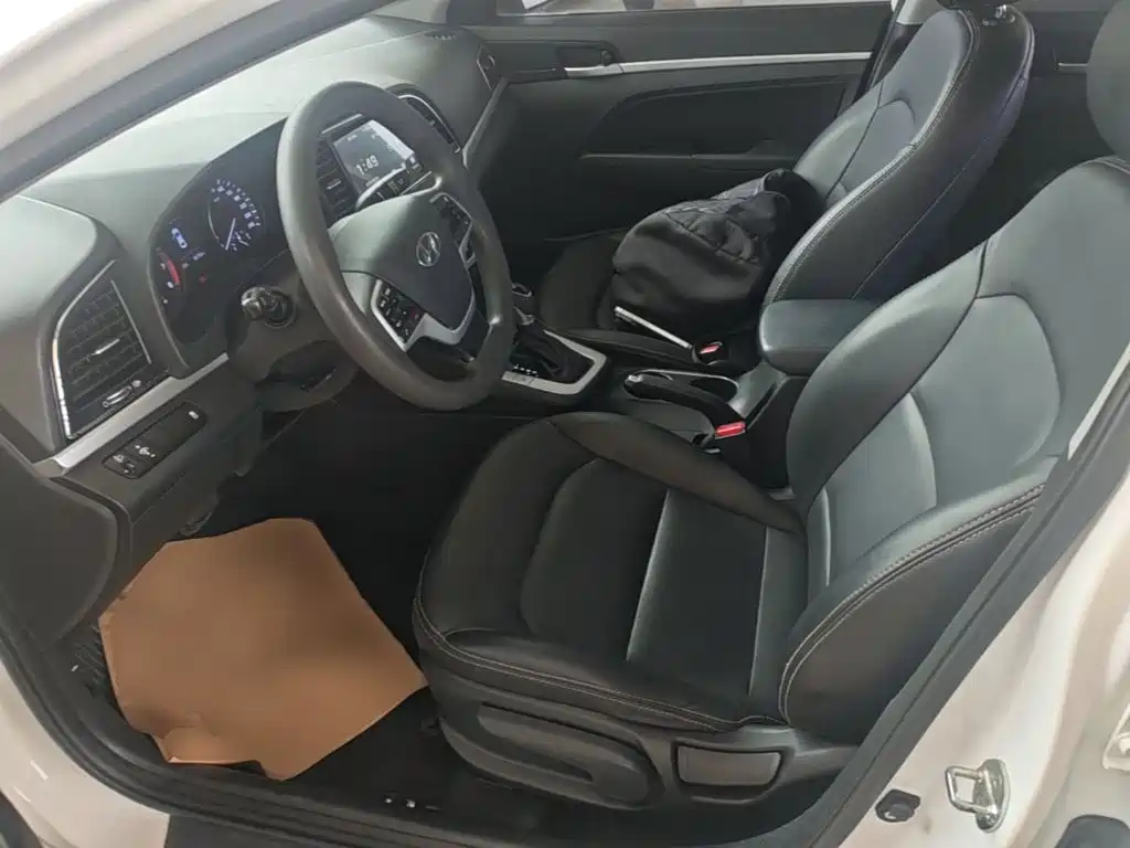 Hyundai Elantra — фото 15